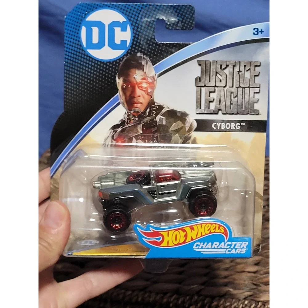 Hot Wheels Character Cars Justice League Cyborg 1:64 Die-Cast Truck Toy New